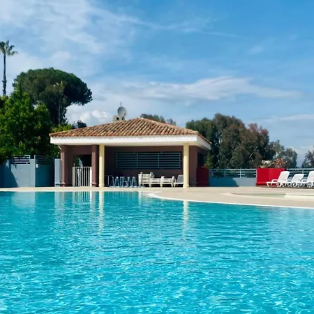 Holiday home Sweet In - Pool & Tennis Court